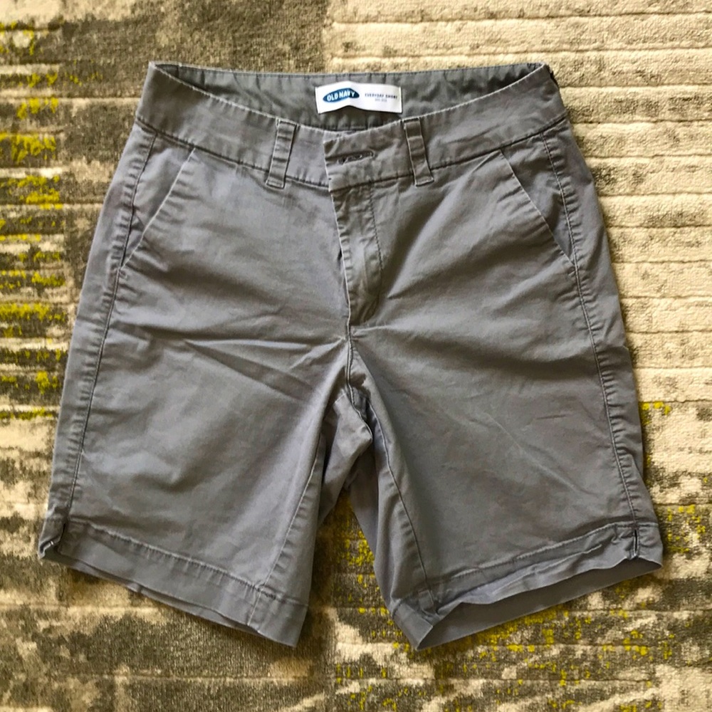 Old Navy Women’s Gray Khaki Shorts
